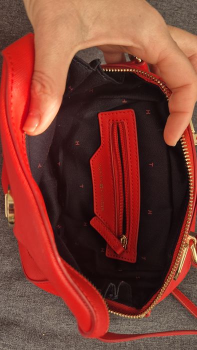 Оригинална чанта Tommy hilfiger в червено