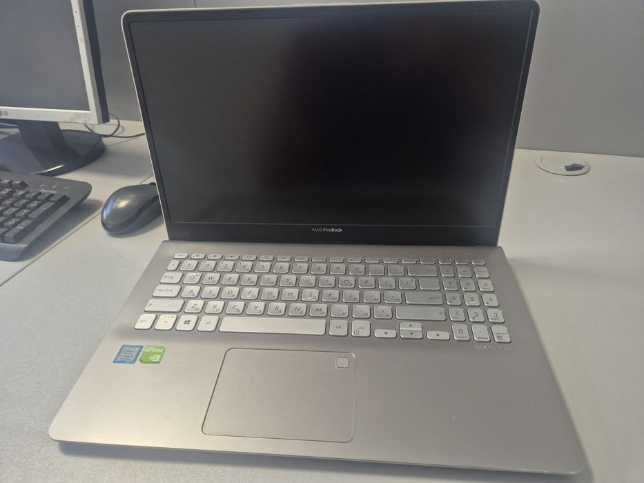 Лаптоп Асус с530ф