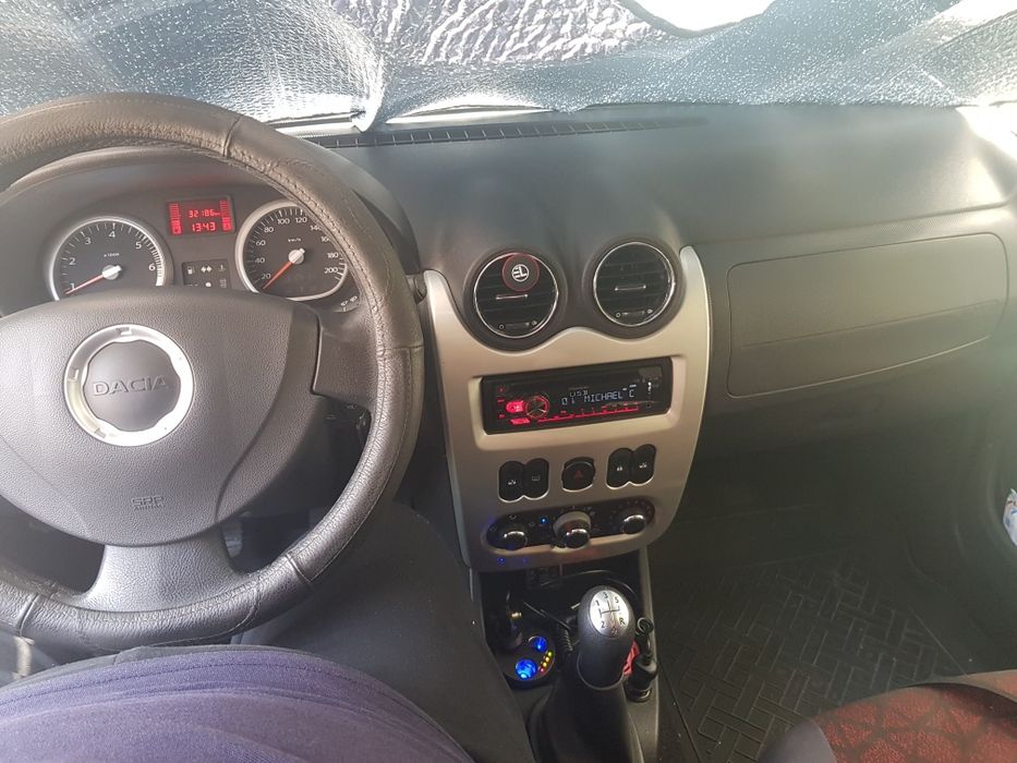 Vând grile bord modificate pentruLogan