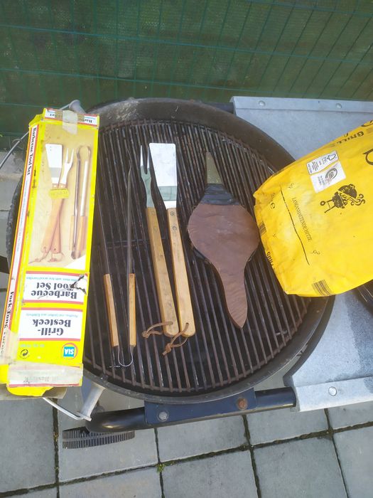 Барбекю WEBER на дървени въглища