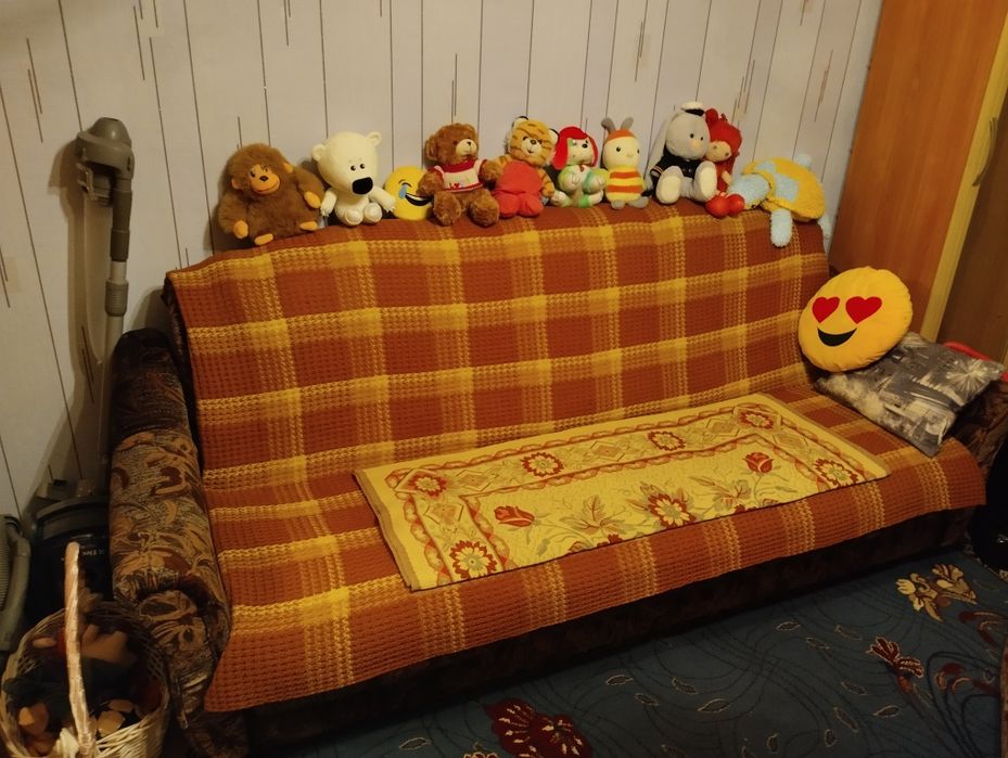 Диван в хорошем состоянии.