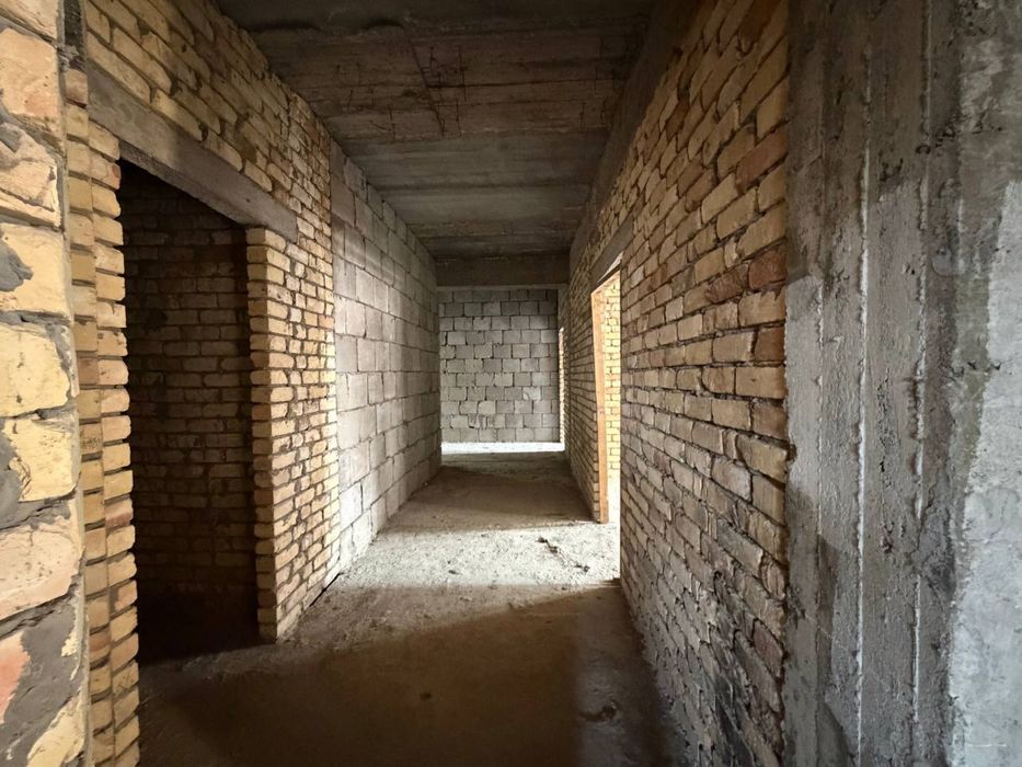 Новостройка ЖК Sayram 3-4 комнатная 2 этаж, 97м2.Коробка.Есть Кадастр