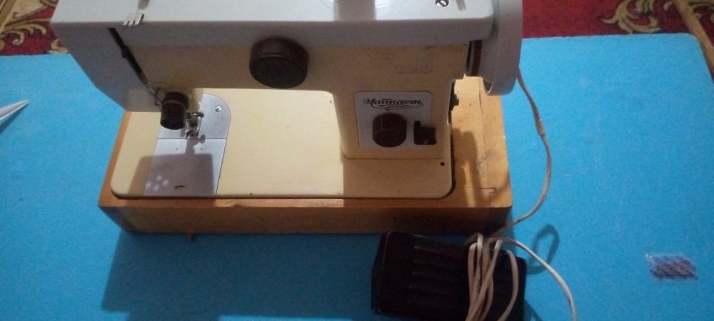 Швейная машинка чайка sotiladi remont boʻlmagan ishlashi yaxshi