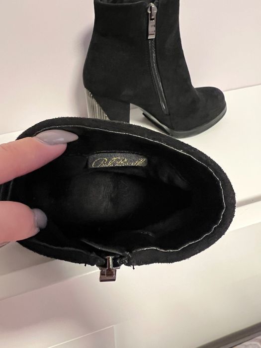 Велурени боти с интересен ток