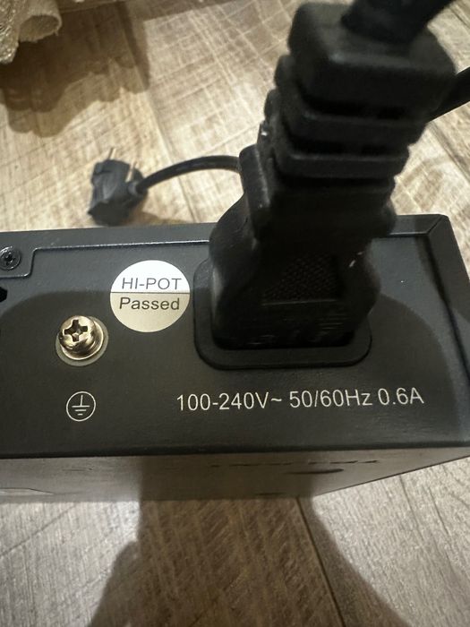 TP-Link TL-SG1016D — 16-портов гигабитов суич.