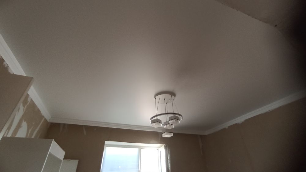 Натяжные потолки от 1300.