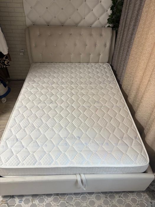 Кровать с матрасом 140х180