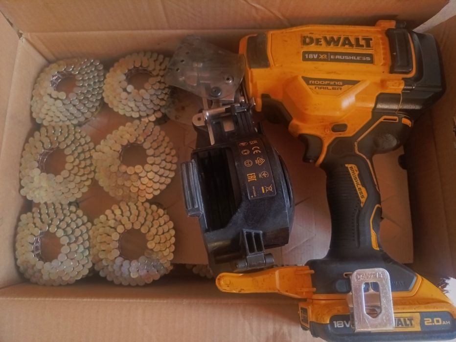 Такер за битумни керемиди DeWalt DCN45RNP1