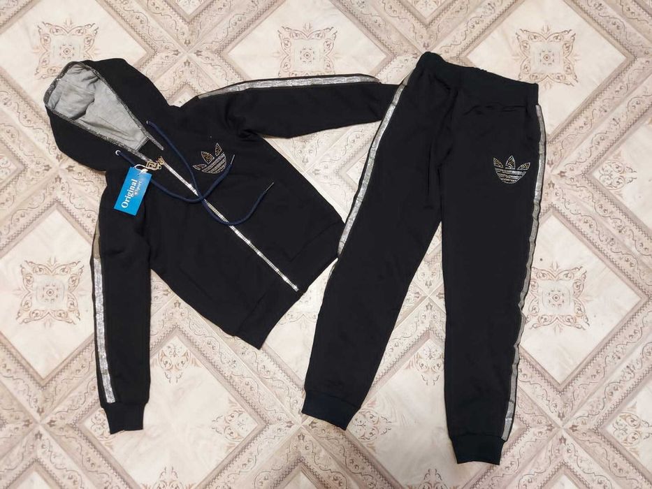 Спортивный костюм девочке