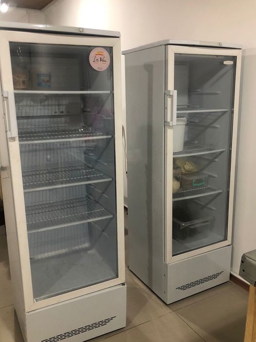 Витриный холодильник
