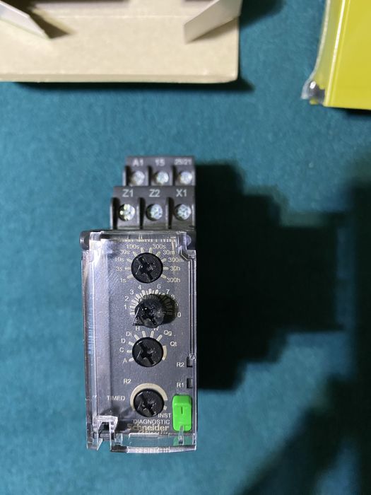 Set Releu safety  relee temporizare lamp cupla Bender Pilz Schneider