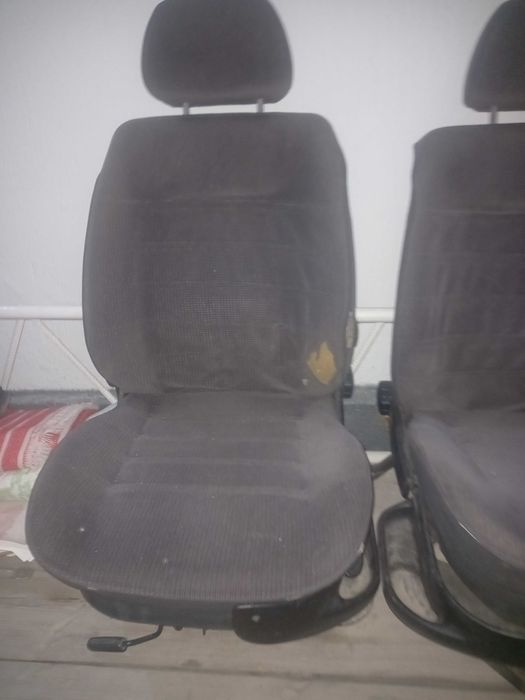 Передние сиденья на VW Венто