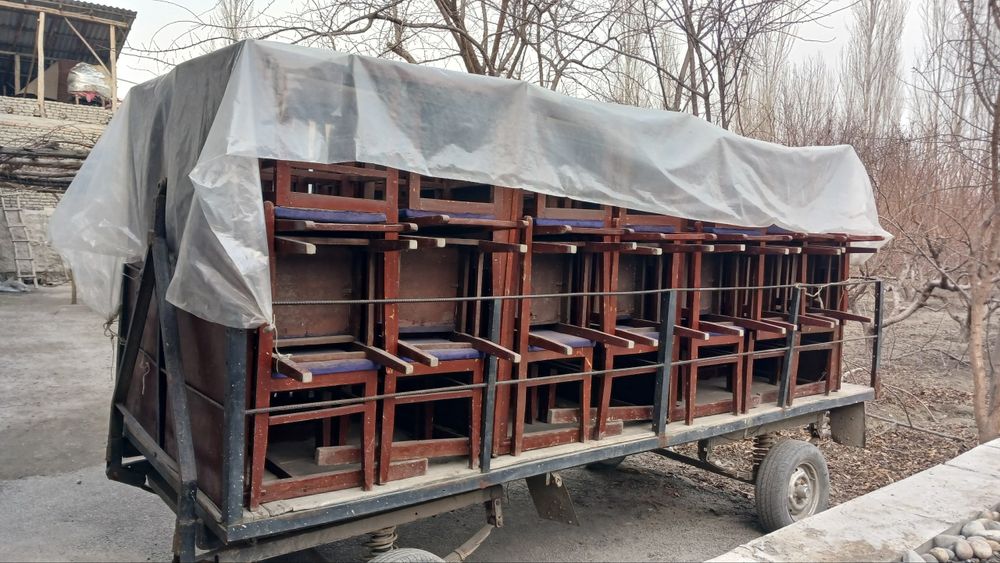 Стол стул сотилади пирсепбилан