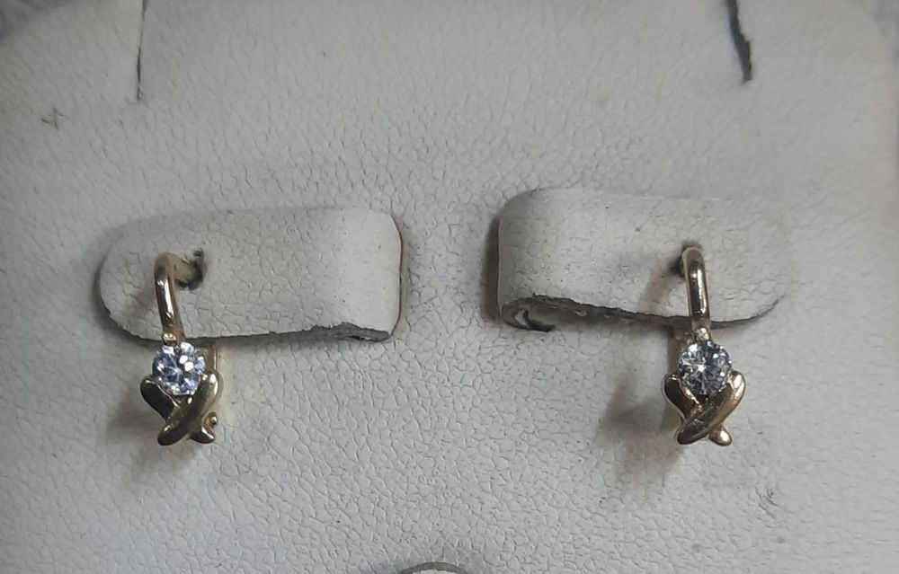 Продам золотой сергы 583 проба 1.69 грамм цена 1,600.000