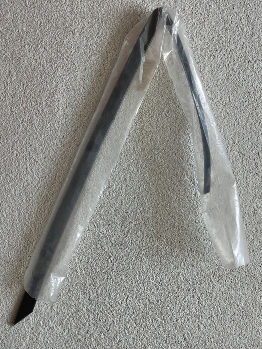 Молдинг заднего стекла Lexus Rx