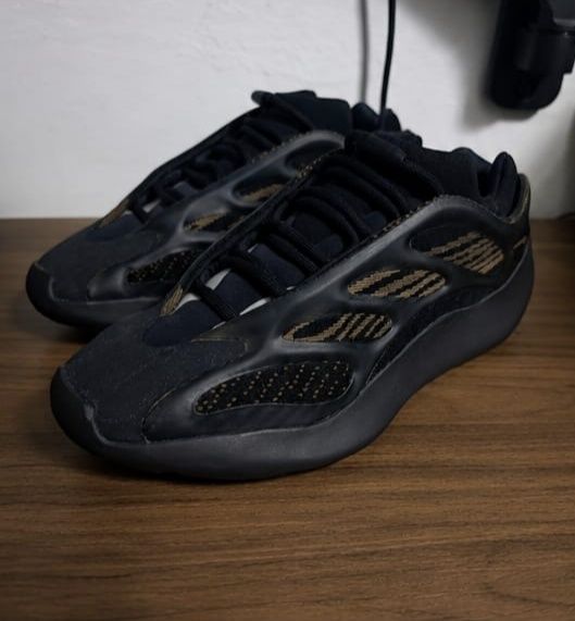 Adidas Yeezy 700 V3 clay brown