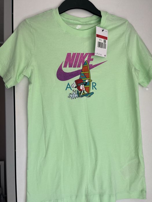 Нова тениска Nike