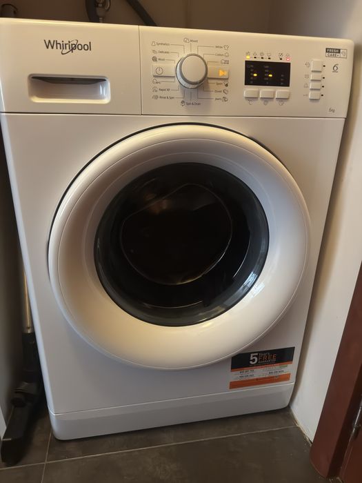 Продавам пералня Whirlpool 6th sense