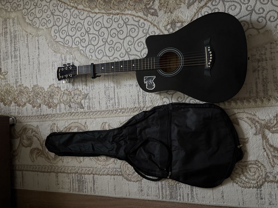 Продам гитару в хорошем состояние