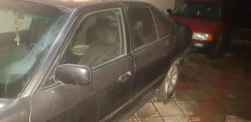 Продам БМВ 1990год