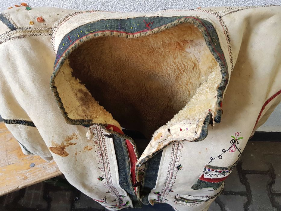 Cojoc vechi din Piele Taranesc tip Ie Port Popular Traditional Barbat