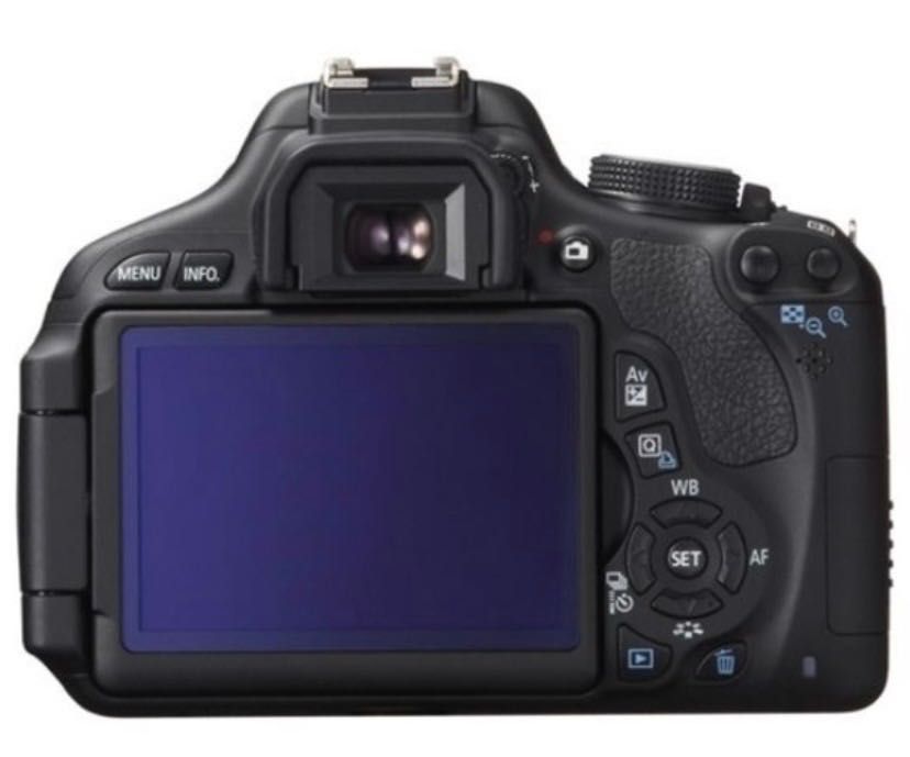 Цифровой фотоаппарат Canon EOS 600D