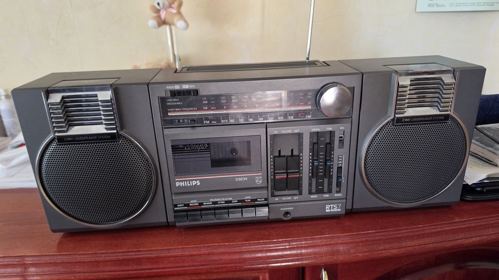 Радиокасетофон PHILIPS D8234