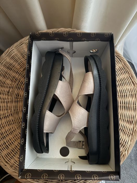 Sandale cu bareta, foarte usoare, din piele ferlenz