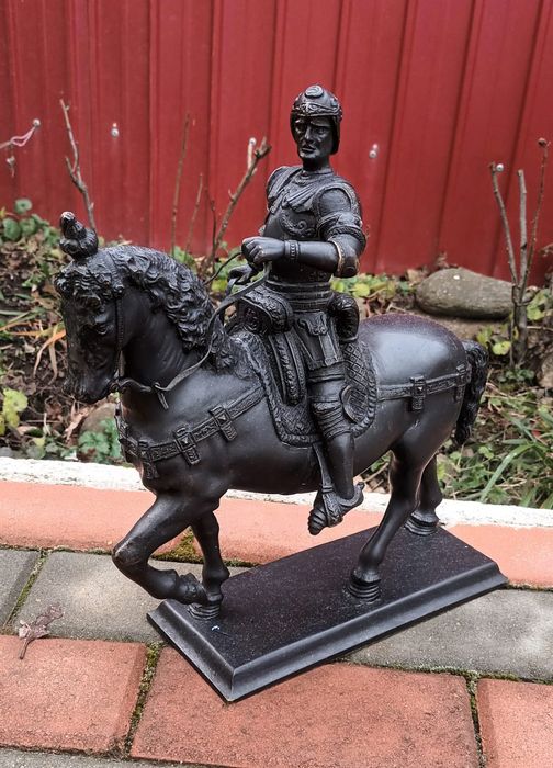 Statuie veche din Bronz