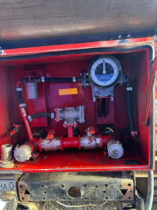 Продам Урал топливозаправщик