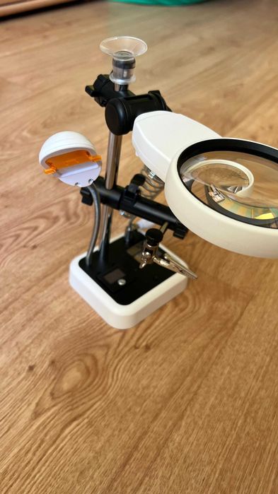 Третья рука. Лупа.