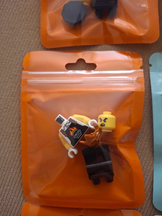 оригиниални минифигурки Лего LEGO® Minifigures за картонена торта/колекциониране/подарък