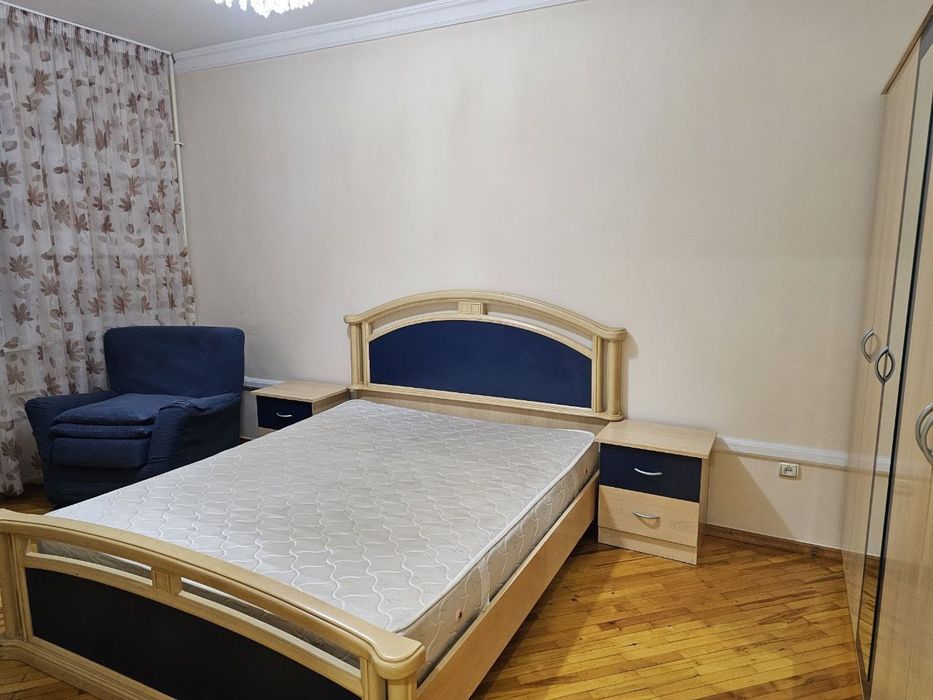 ЦУМ, метро Космонавтов, 3 комн.!