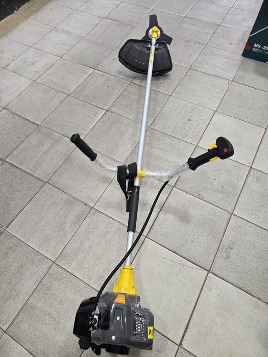 Бензокосилка. Benzinli o't o'radigan. Orginal yangi, Новая!