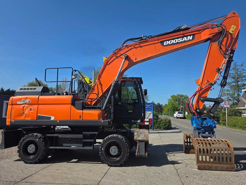 Колесный экскаватор Doosan DX210W-5