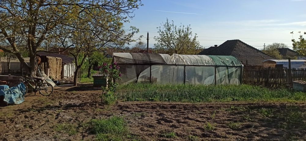 Casă cu teren generos și deschidere la două străzi – Poiana Mare