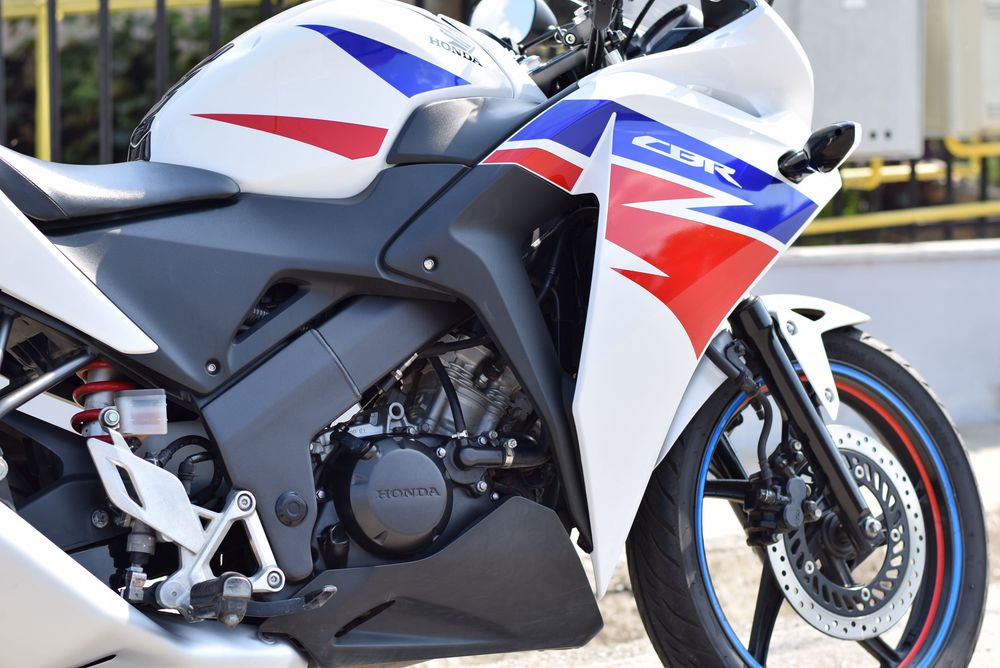 HONDA CBR 125 R IMPECABILA Imp Germania! ( 16 ani A1 CBR YZF Duke )