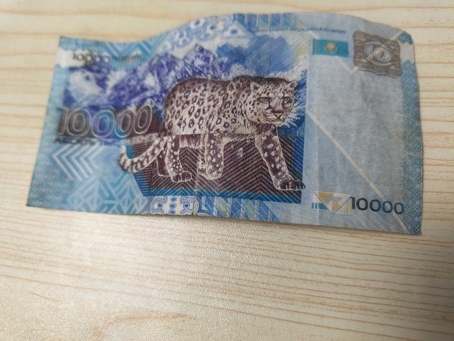 Продам 10000 банкнота 2003 года