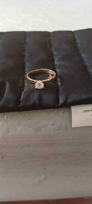 Кольцо с бриллиантом