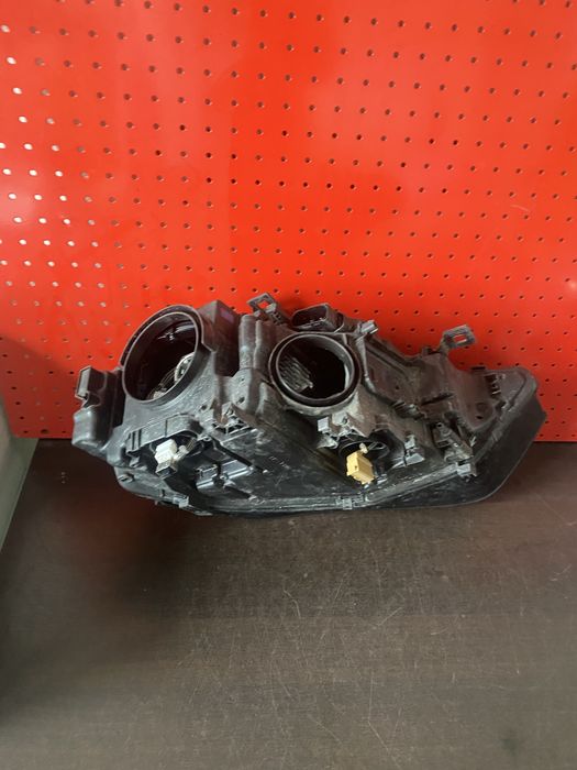 Far stanga bixenon si led fara adaptiv Audi A4 B8 fl an 2012-2016