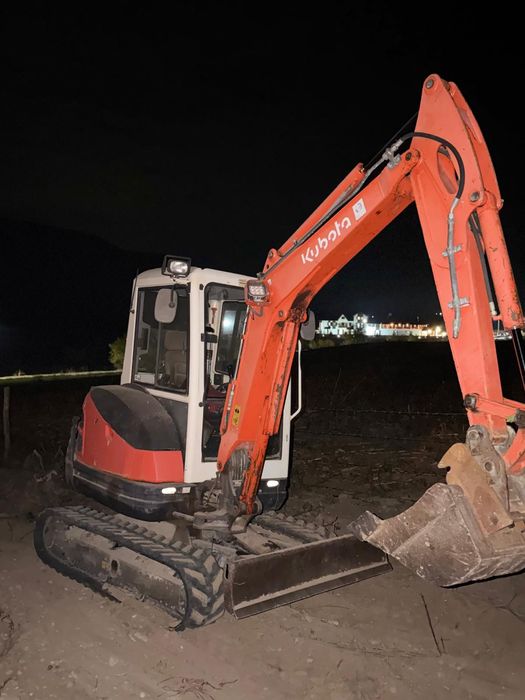 Inchiriez Miniescavator  kubota 3 tone