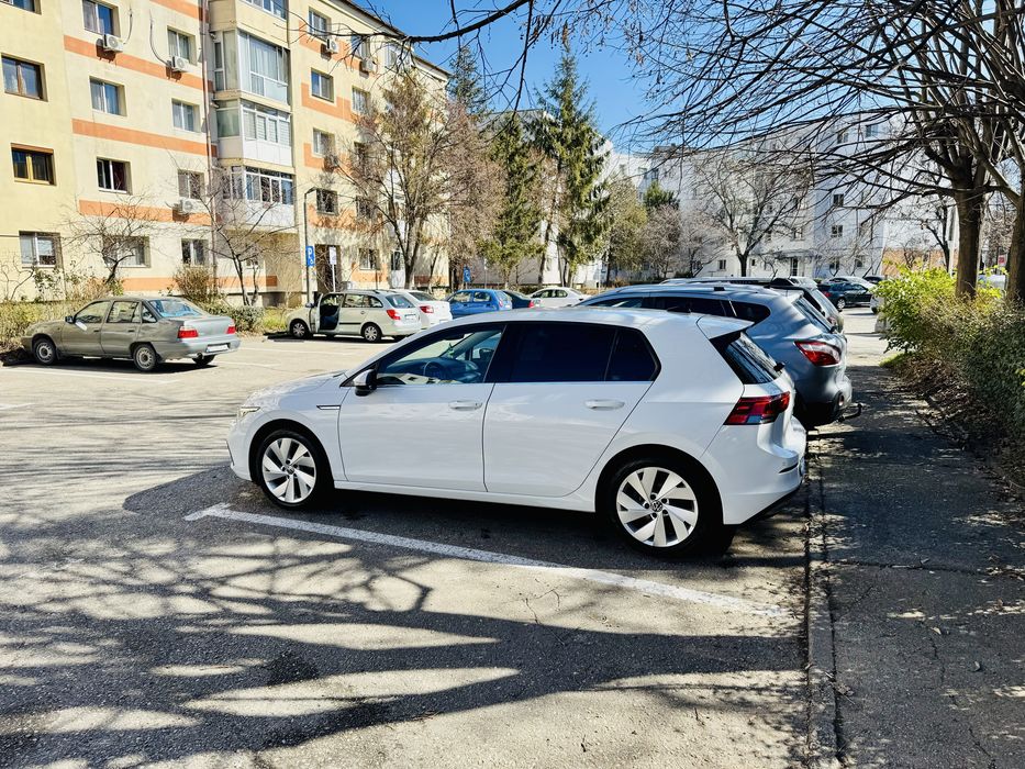Volkswagen Golf 8 /40 000 km/Piele alcantara/IQ Led/Incalzire volan/Masaj Scaun