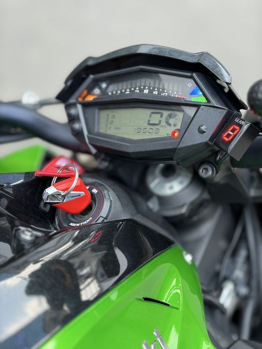 KAWASAKI Z1000 Суперстрит