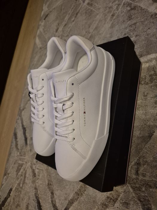 Adidasi Tommy Hilfiger