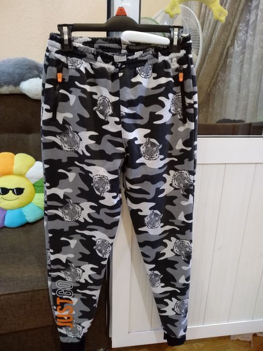 Продаются джинсы вельветовые на мальчика