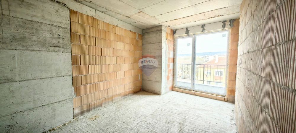 Продава се Тристаен апартамент в Варна, Погреби - 97 кв.м за 1568 €/кв.м - Снимка #3