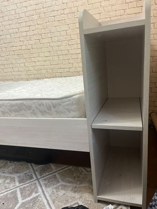 Продам кровать в комплекте со шкафом