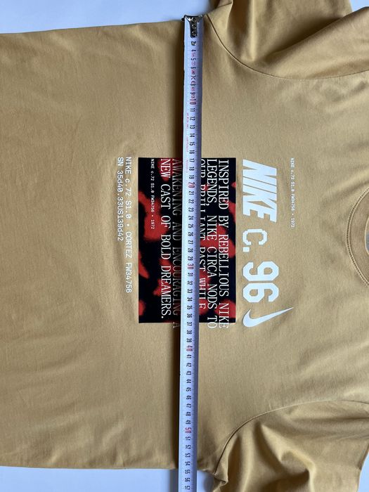 Nike Graphic Tee tricou barbati Nike mărimea L galben mustar impecabil