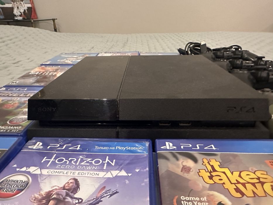 Продам Sony Playstation 4 (модель Fat 512 GB)