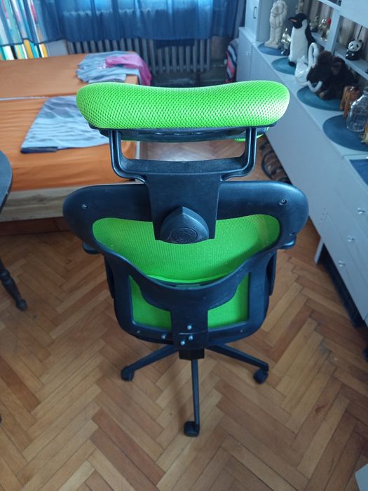 Продавам 3 бр. офис стола,